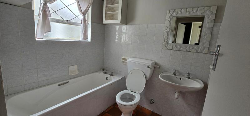 To Let 4 Bedroom Property for Rent in Durbanville Western Cape